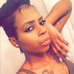 Meet your Posher, Carrie